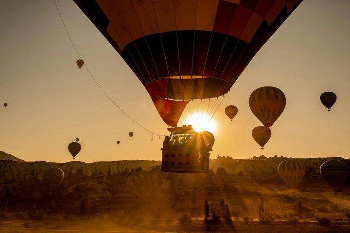 マラケシュ：熱気球飛行、日の出のベルベル朝食