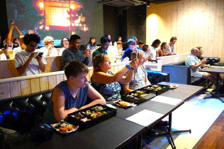 東京タワーでの相撲ショー体験と日本語料理
