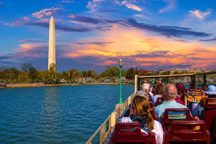 Monuments & Memorials Sunset Tour by Open-top Bus with Live Guide