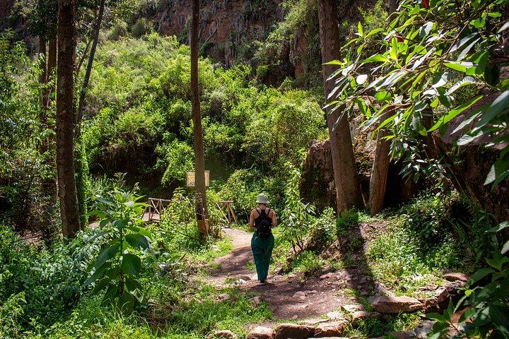 2 - Day Sacred Valley Experience: Vattenfall, Kolibrier,Chinchero