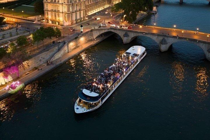オルセー美術館と入場券付きオーディオガイド、セーヌクルーズまたはバス