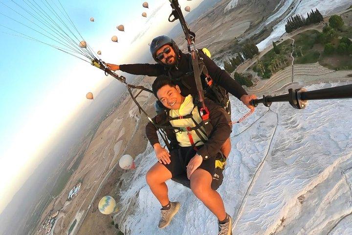 Tandem Paragliding Adventure Over Pamukkale