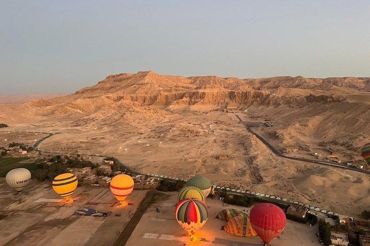 熱気球でルクソールへ、豪華ナイルクルーズアスワン