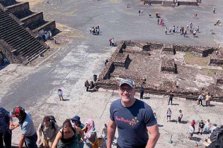 Teotihuacan, cave experience, breakfast and CDMX transportation