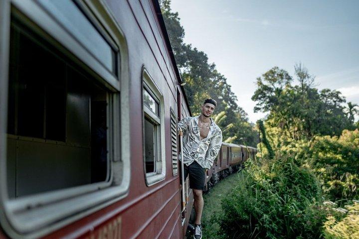 ナヌ・オヤから列車で行くキャンディとエラツアー
