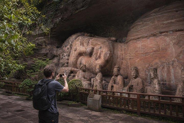 重慶大祖岩彫刻日帰りツアー(ランチ付き)