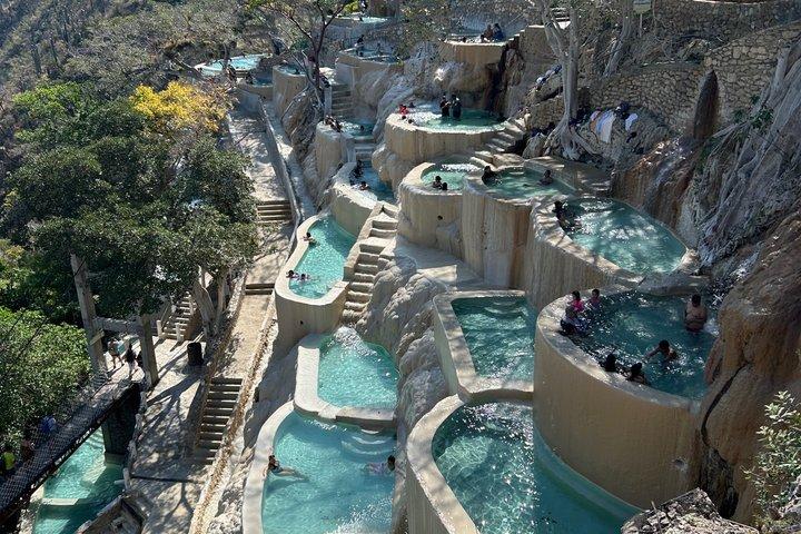 メキシコシティ発、トラントンゴ洞窟日帰りツアー