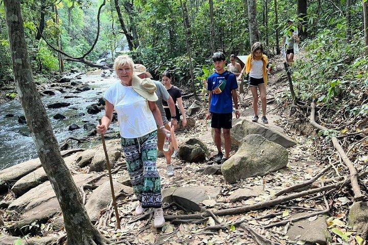 Chiang Mai Ethical Elephant Sanctuary e Pha Dok Siew Trail