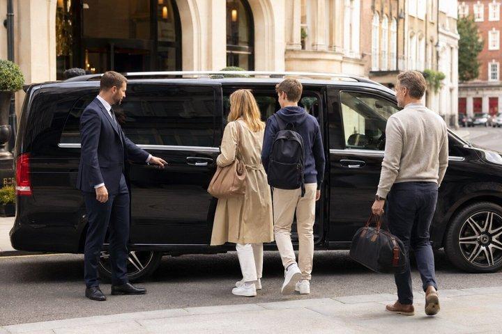 Private sightseeing chauffeured tour af London