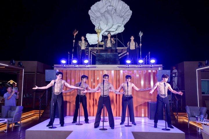 Atlantis Pattaya Flydende Middagsbåd med Buffet & Shows