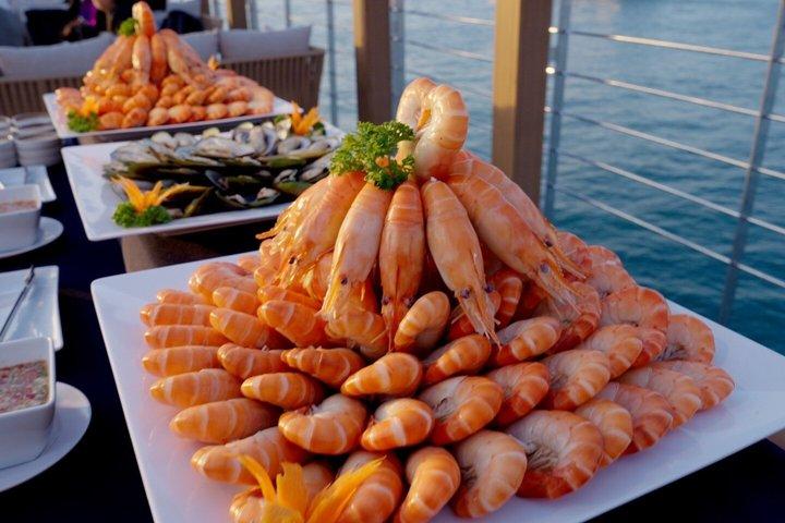Atlantis Pattaya Flydende Middagsbåd med Buffet & Shows