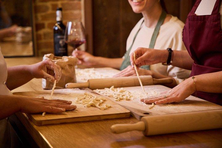 Cours de cuisine et dégustation de vin à Montepulciano depuis Rome