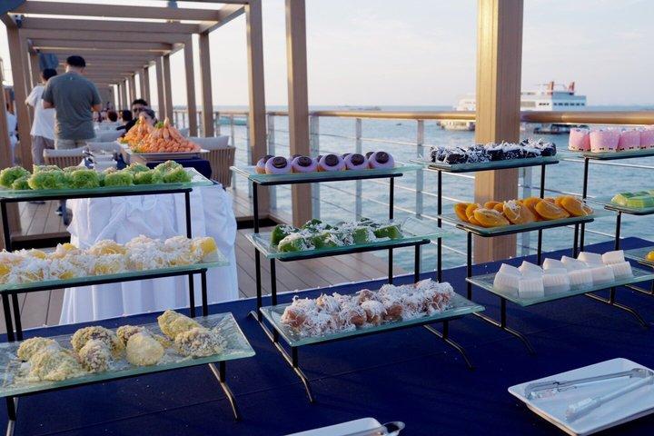 Atlantis Pattaya Flydende Middagsbåd med Buffet & Shows
