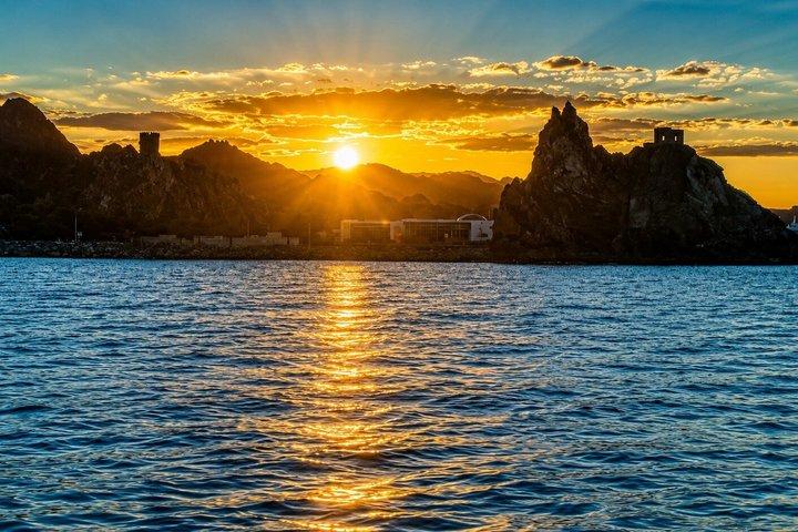 夕日と海岸の旅マスカット