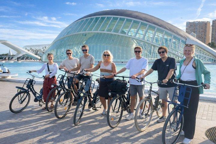 バレンシア：E-バイクツアー、ビーチ＆芸術と科学の街
