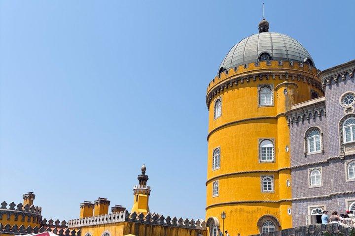 Privat guidad tur till Pena-palatset och Sintras by från Lissabon
