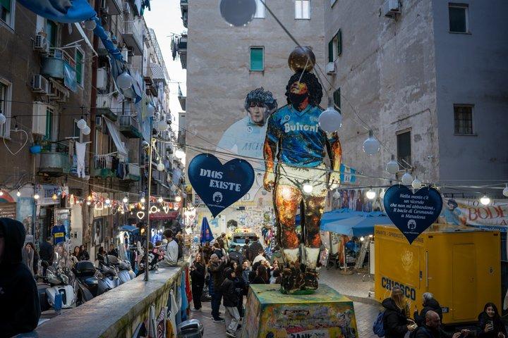 スペイン語・クォーターとナポリ地下鉄のストリートアートツアー