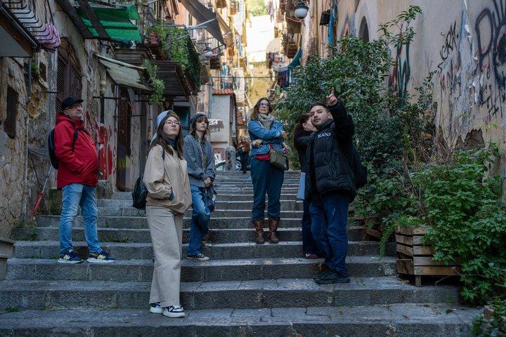 スペイン語・クォーターとナポリ地下鉄のストリートアートツアー
