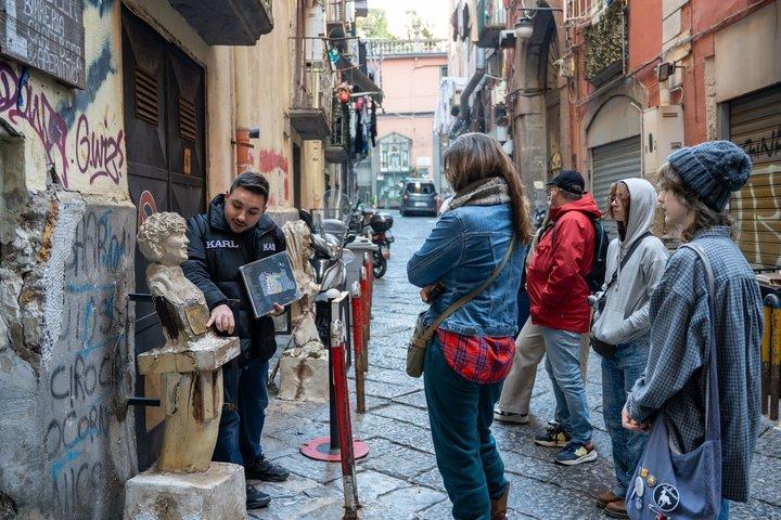 スペイン語・クォーターとナポリ地下鉄のストリートアートツアー
