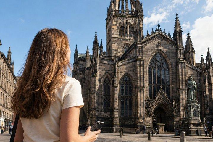 Edinburgh: Self-Guided Scavenger Hunt & Walking Tour