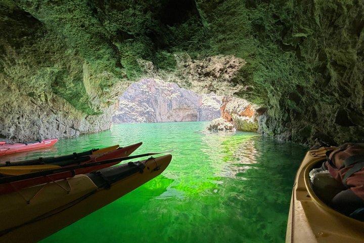 Emerald Cave Kayak oplevelse med valgfri Las Vegas Shuttle