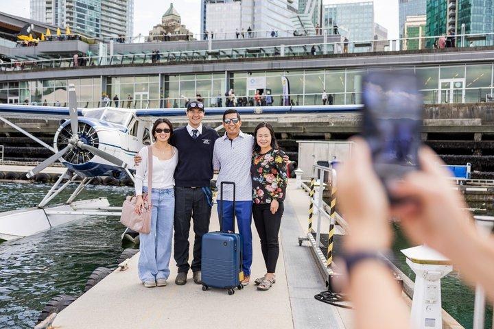 氷河とアルパイン湖の水上飛行機ツアー素晴らしい山の景色
