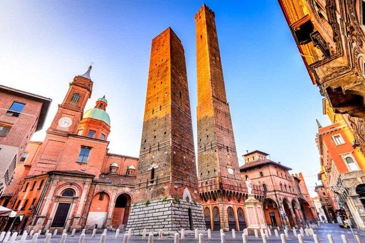 ローマから列車でボローニャへ：芸術、歴史、ストリートフードを満喫する一日