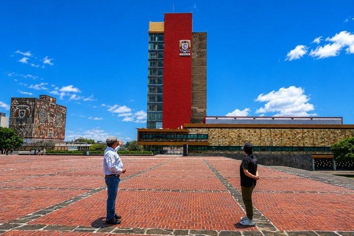 Udforsk arkitekturen og freskoerne ved UNAM