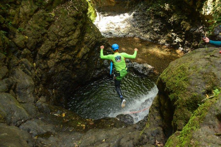 Bali Canyoning Trip – Esplora cascate e gole nascoste