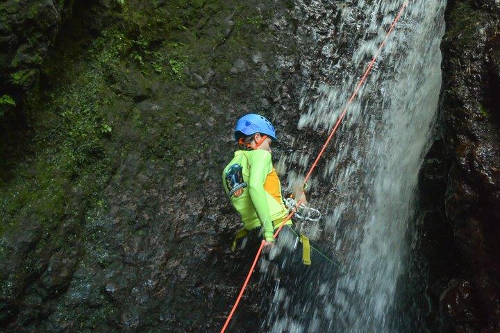 Bali Canyoning Trip – Esplora cascate e gole nascoste