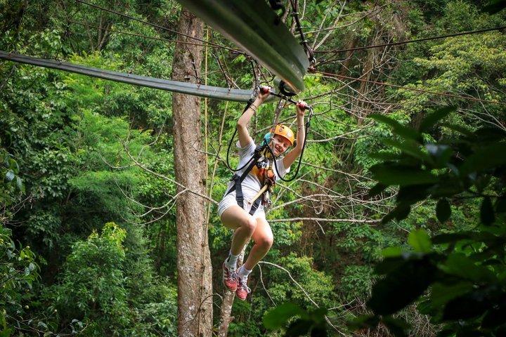 チェンマイ終日熱帯雨林ジップラインとタイ料理教室