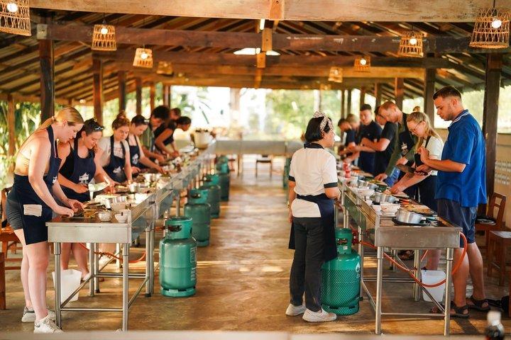 チェンマイ終日熱帯雨林ジップラインとタイ料理教室
