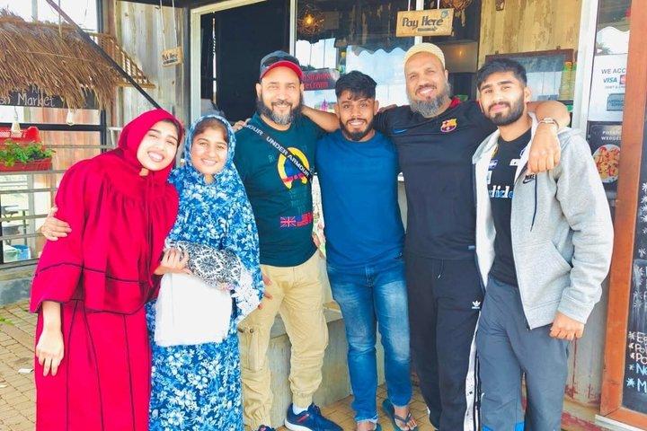 ドライバー付きスリランカ交通(バス、ミニコーチ、バン)