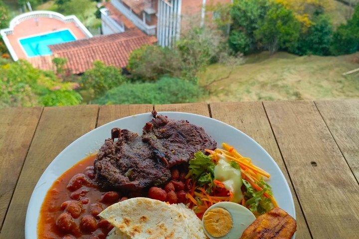 グアタペ ツアー: ピエドラ デル ペニョル (ボート ツアー、朝食、ランチ付き)
