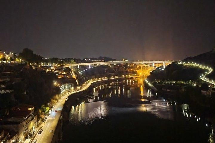 プライベートツアー-ユニークなサンセット,ワインテイスティング,フルディナー+ファドショー