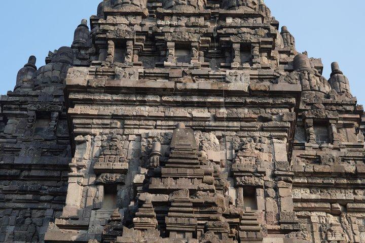 ジョグジャカルタ ボロブドゥール登頂とプラムバナン寺院日帰り旅行