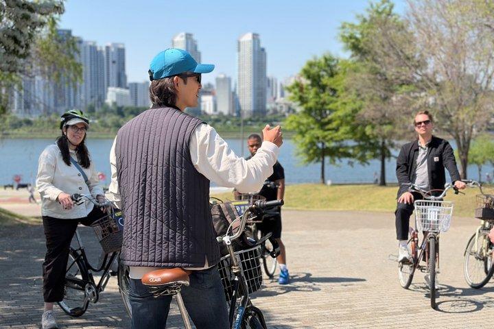 地元の人と漢江沿いのバイクツアーを楽しむハイライト