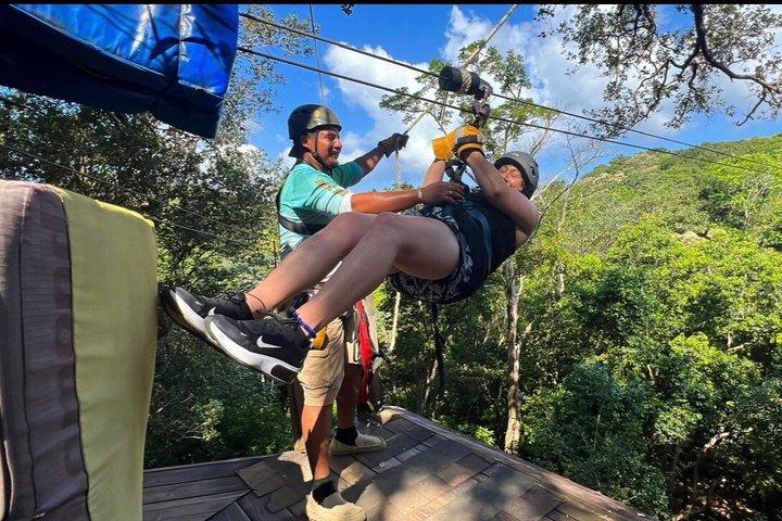 Roatan 35-Minute Private Guided Canopy Zipline Tour
