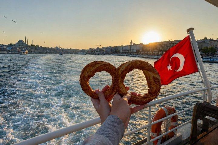 Echoes in Istanbul - A Cinematic Audio Journey Through the City