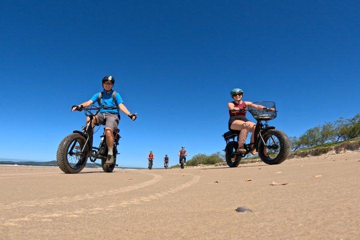 ヌーサノースショアでセルフガイド付きファットバイクアドベンチャー