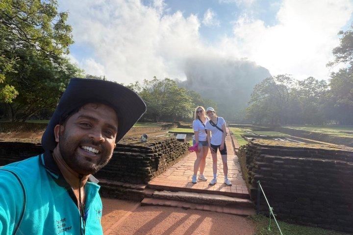 Private Dambulla Sigiriya-Tour ab Kandy mit freundlichem Chauffeur