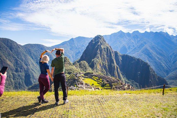2 - Dia Inca Trail para Machu Picchu com VistadomeTrain