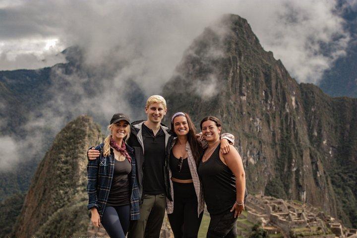 2 - Dia Inca Trail para Machu Picchu com VistadomeTrain