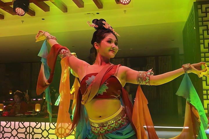 Shanghai Lang Palace Feast Six Era Dinner Show Experience