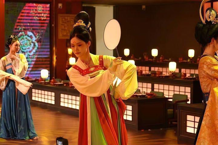 嘉定唐没入型ディナーショー（華華宮）