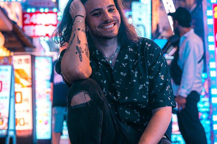 新宿と渋谷でのシネマティックなナイトフォトシュート