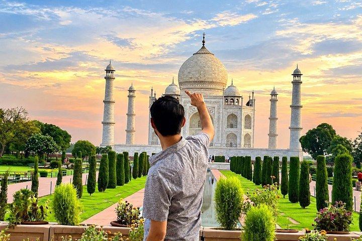 Taj Mahal and Agra Day Trip by Car from Delhi with 5 Star Lunch