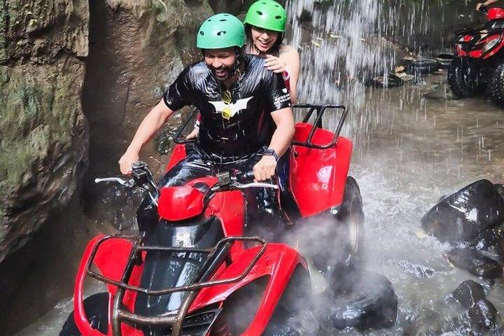ウブドATVジャングルマッド&トンネルライド