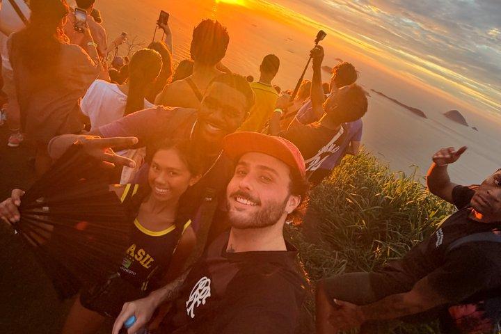 Sunrise hike at Morro dois irmaos by Rioexplore