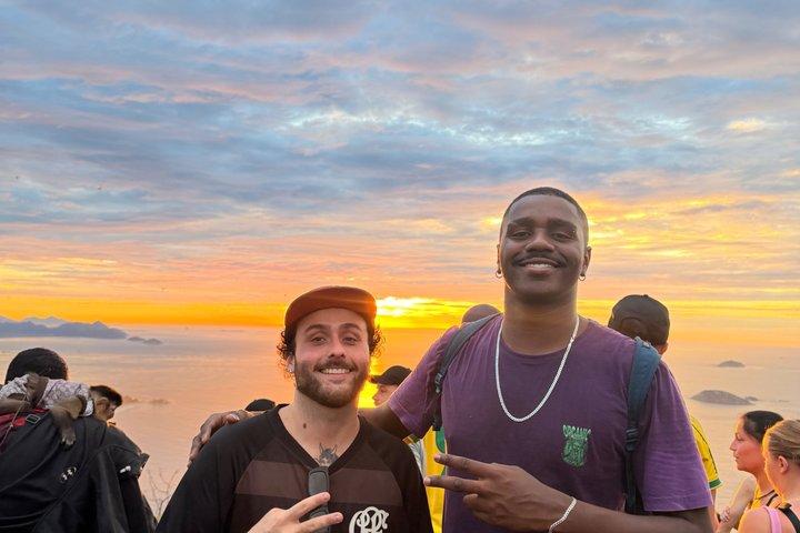 Sunrise hike at Morro dois irmaos by Rioexplore